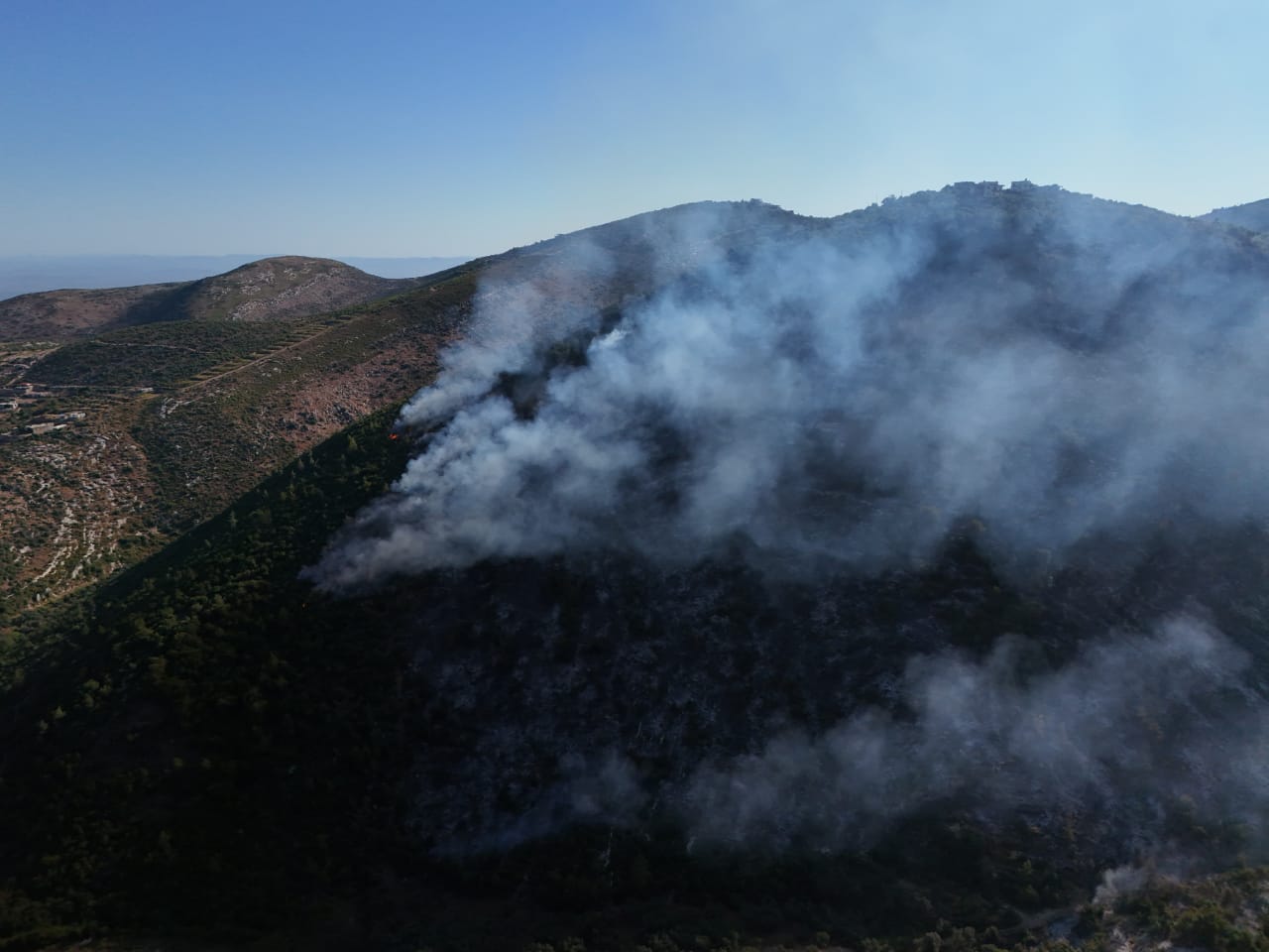 حرائق كارثية تلتهم غابات الصنوبر في عكار... وطوافات الجيش تؤازر جهود فرق الإطفاء (صور وفيديو)